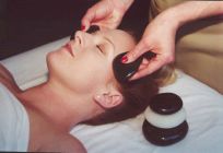 La Stone facial massage